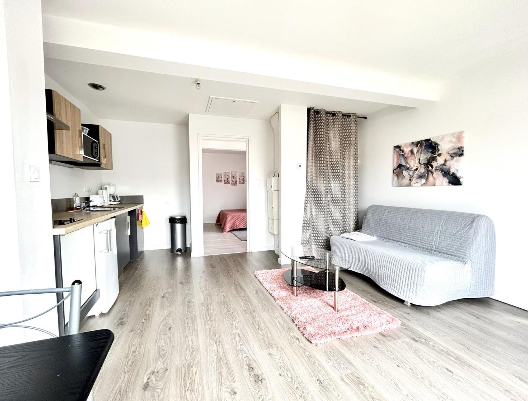 Du Vignoble A L'Atlantique - Residence Montifault Gites Du 2 Au 3 Pieces Le Pallet Exterior foto